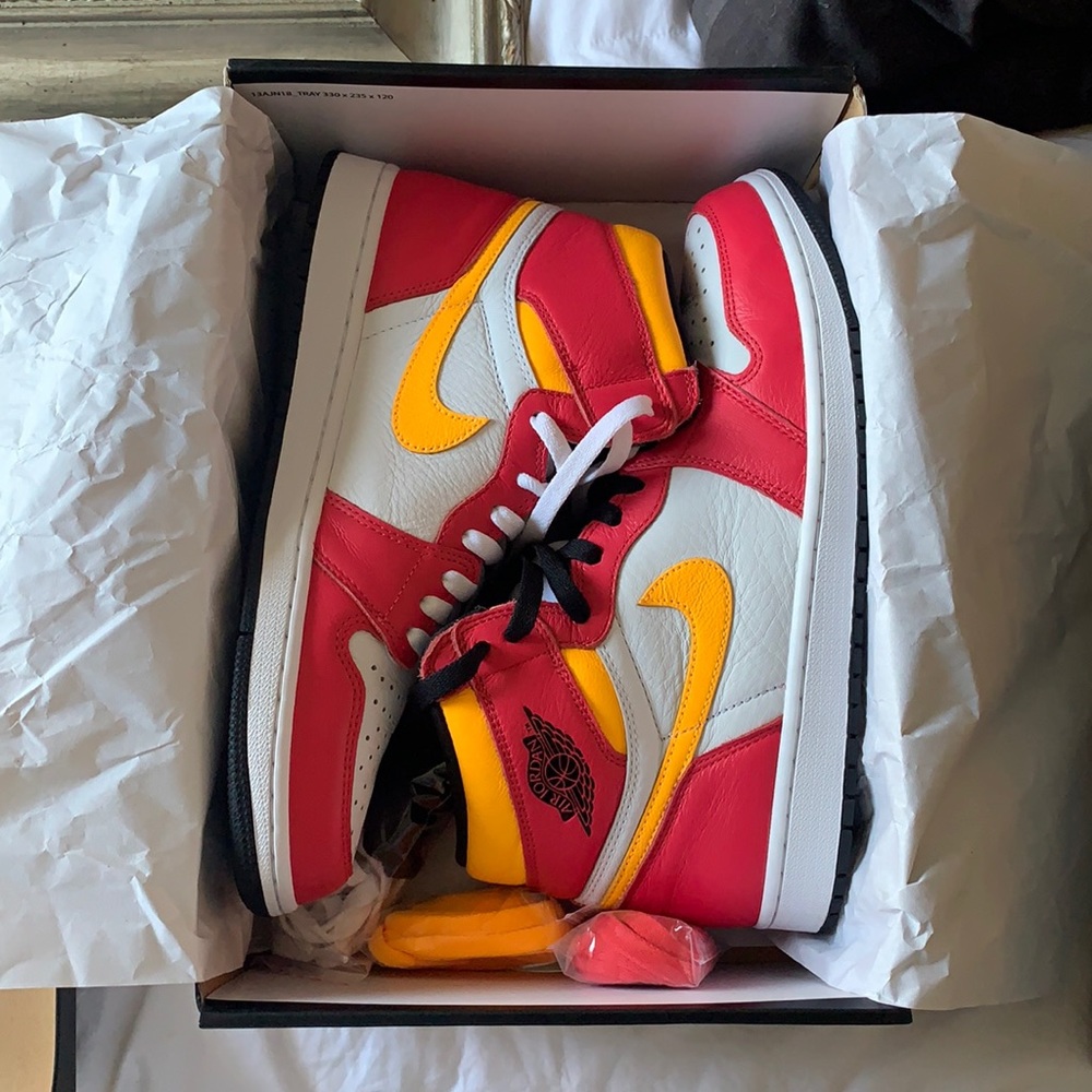 Air Jordan 1 Retro High OG Light Fusion